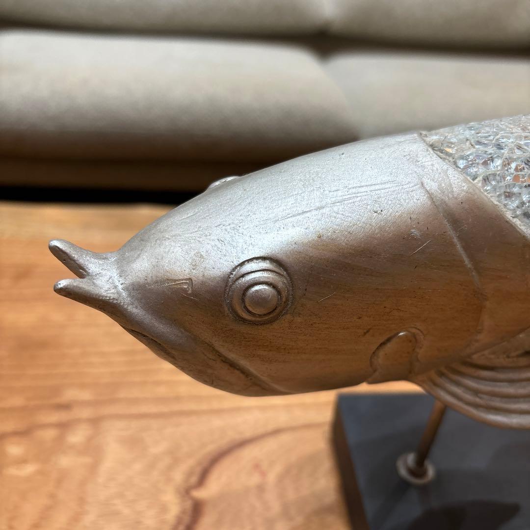 金運を呼び込む　銀色ピカピカのアロアナ