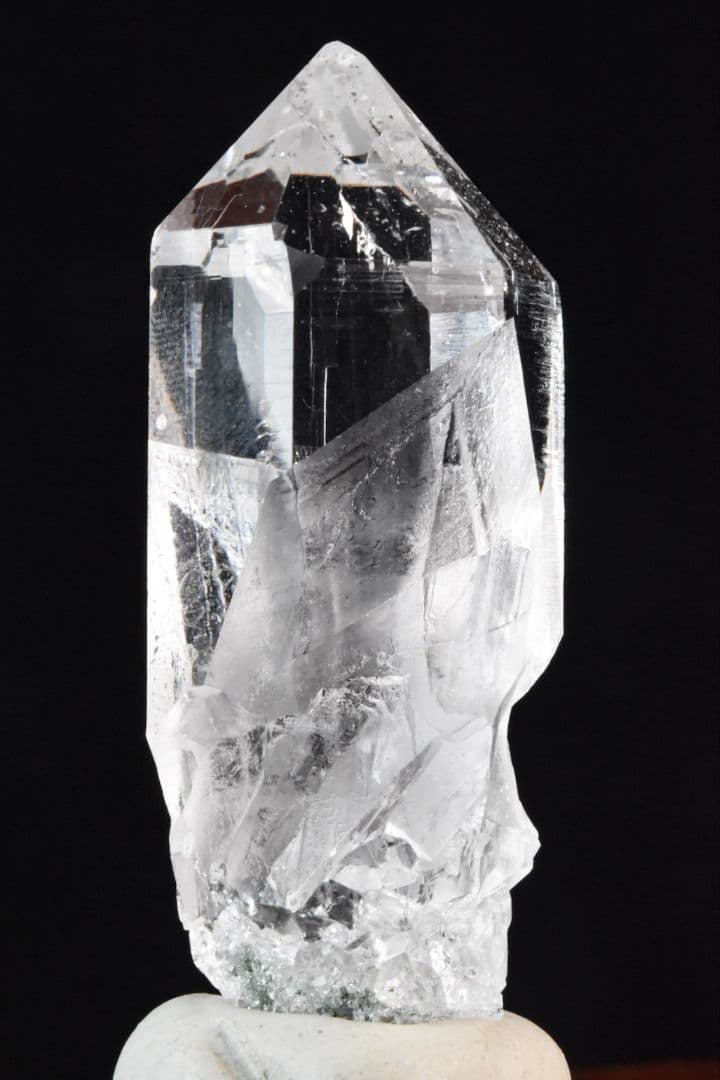 インド マニハール産 アナテース付き剥離痕の美しいクリアポイント