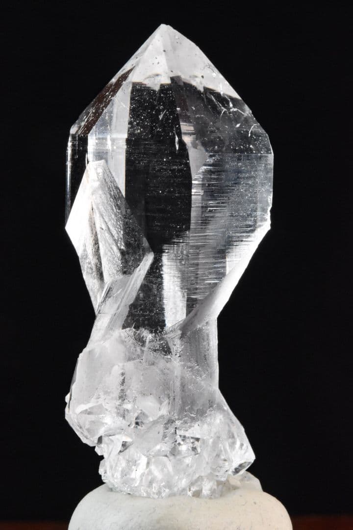 インド マニハール産 アナテース付き剥離痕の美しいクリアポイント