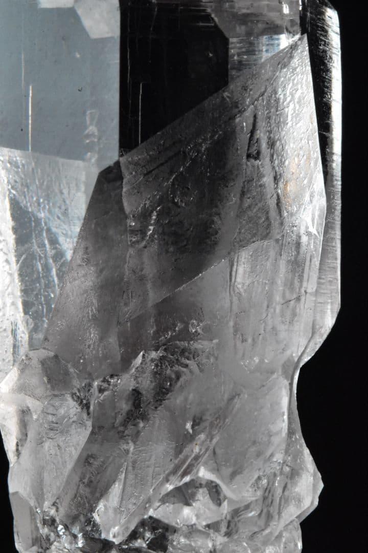 インド マニハール産 アナテース付き剥離痕の美しいクリアポイント