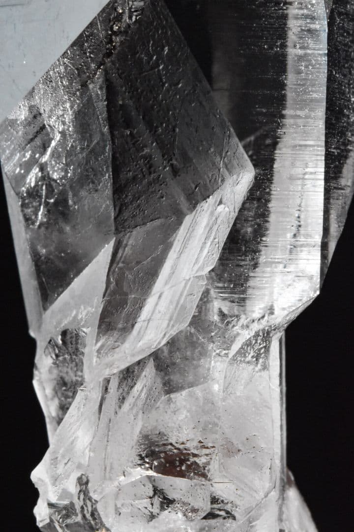 インド マニハール産 アナテース付き剥離痕の美しいクリアポイント