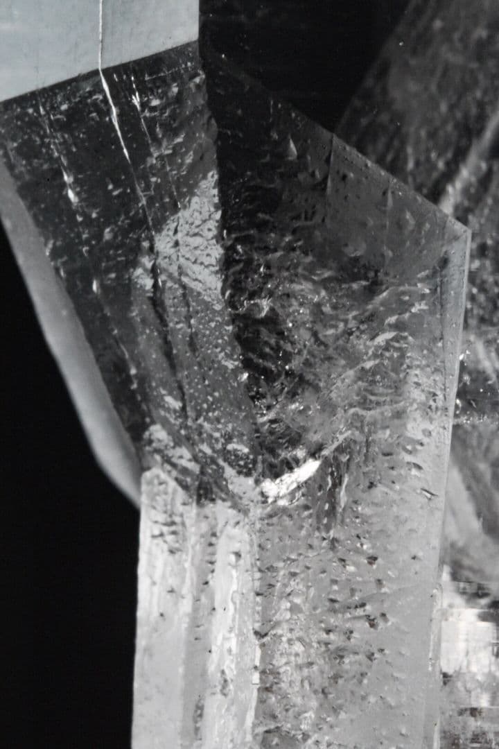 インド マニハール産 アナテース付き剥離痕の美しいクリアポイント