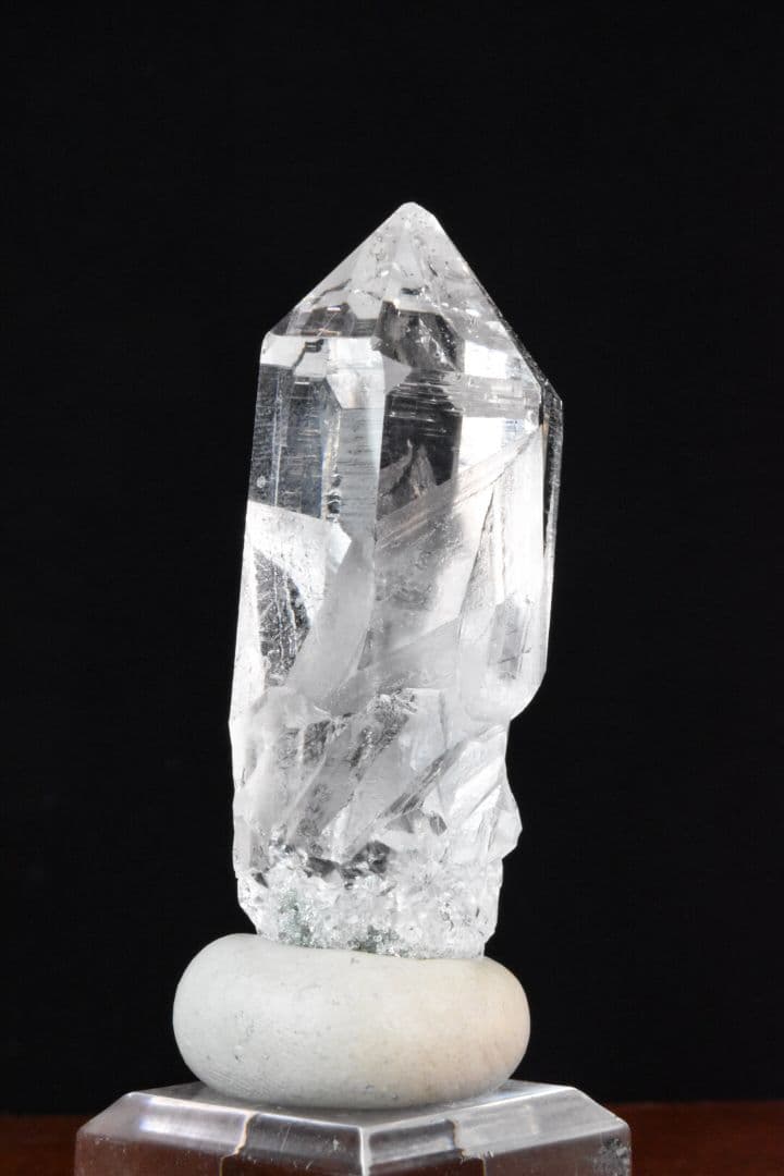 インド マニハール産 アナテース付き剥離痕の美しいクリアポイント