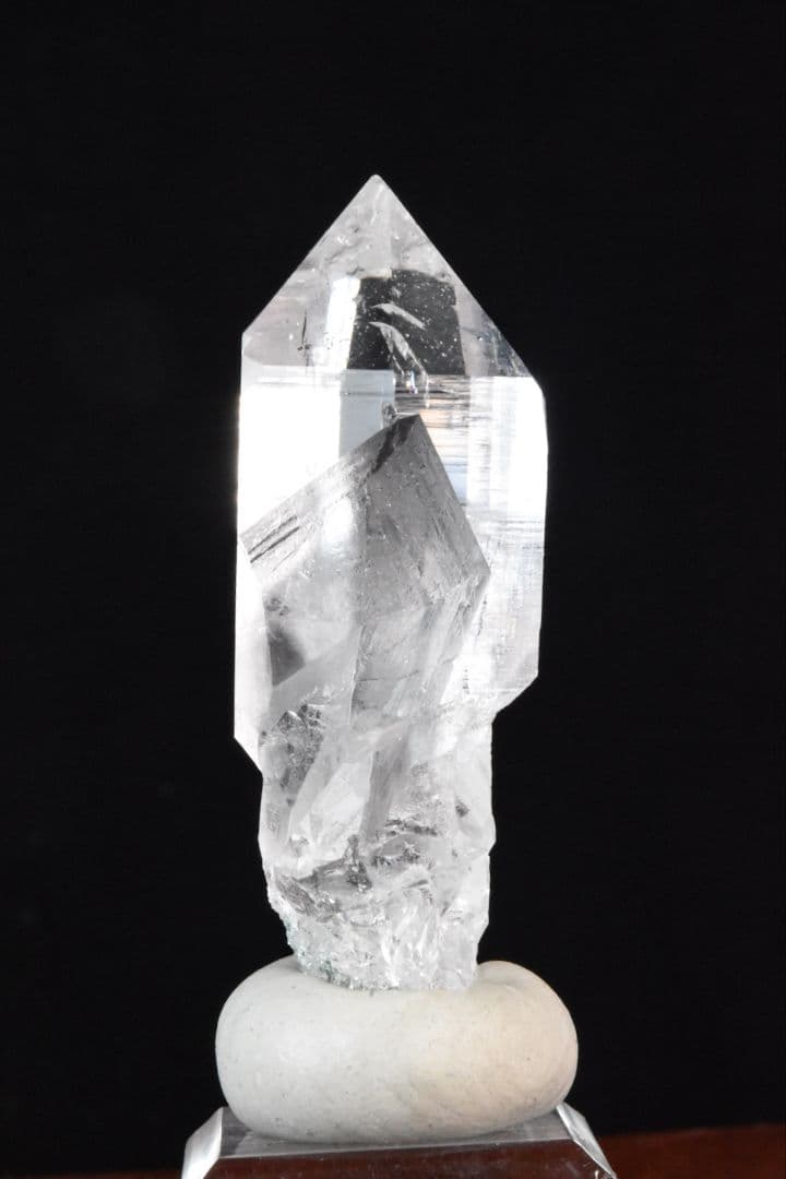 インド マニハール産 アナテース付き剥離痕の美しいクリアポイント