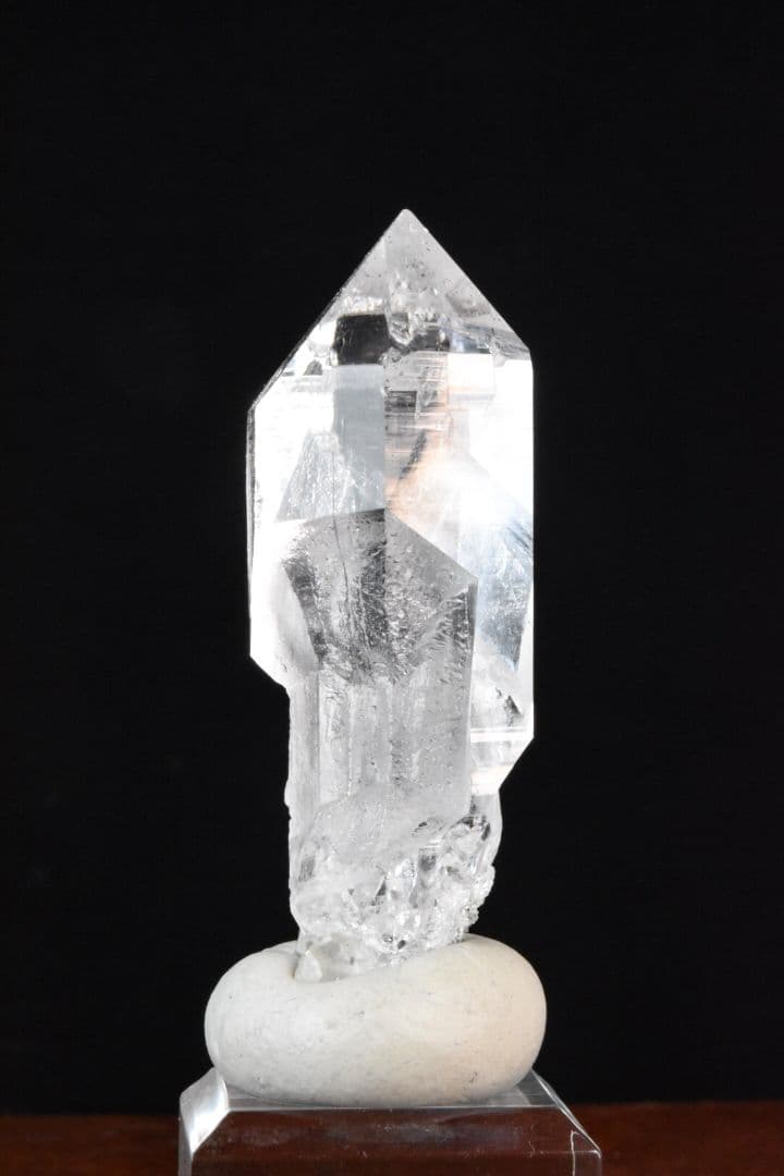 インド マニハール産 アナテース付き剥離痕の美しいクリアポイント