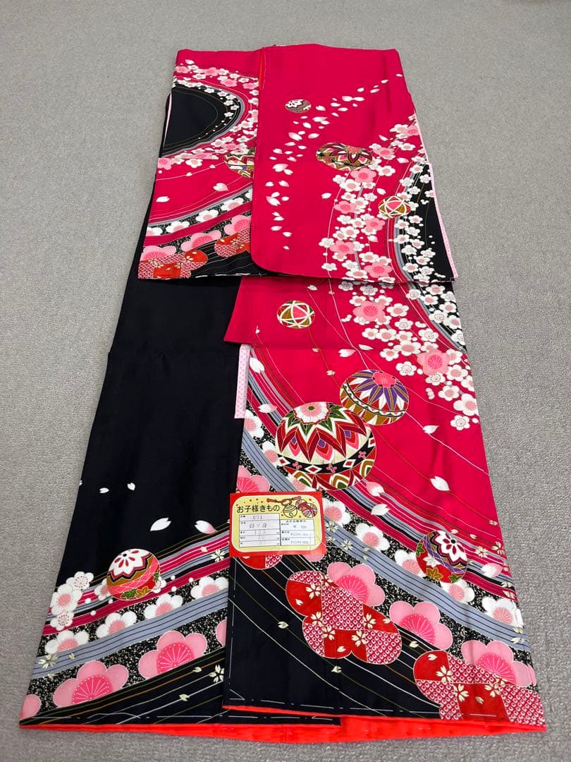 新品★七五三　きものと長襦袢　2点　四つ身　C09
