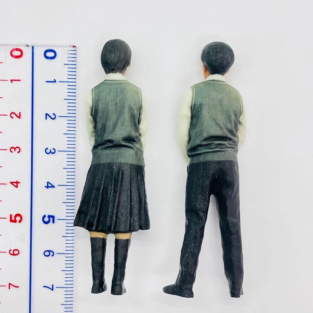 1/24 高校生男女　フィギュア二体　完成品　1/64より大　ミニチュア