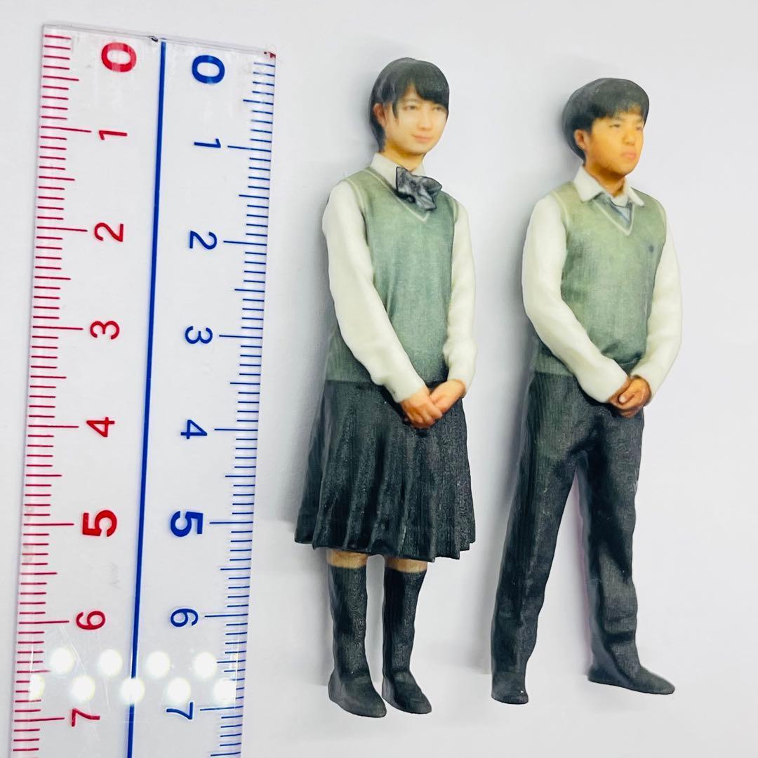1/24 高校生男女　フィギュア二体　完成品　1/64より大　ミニチュア