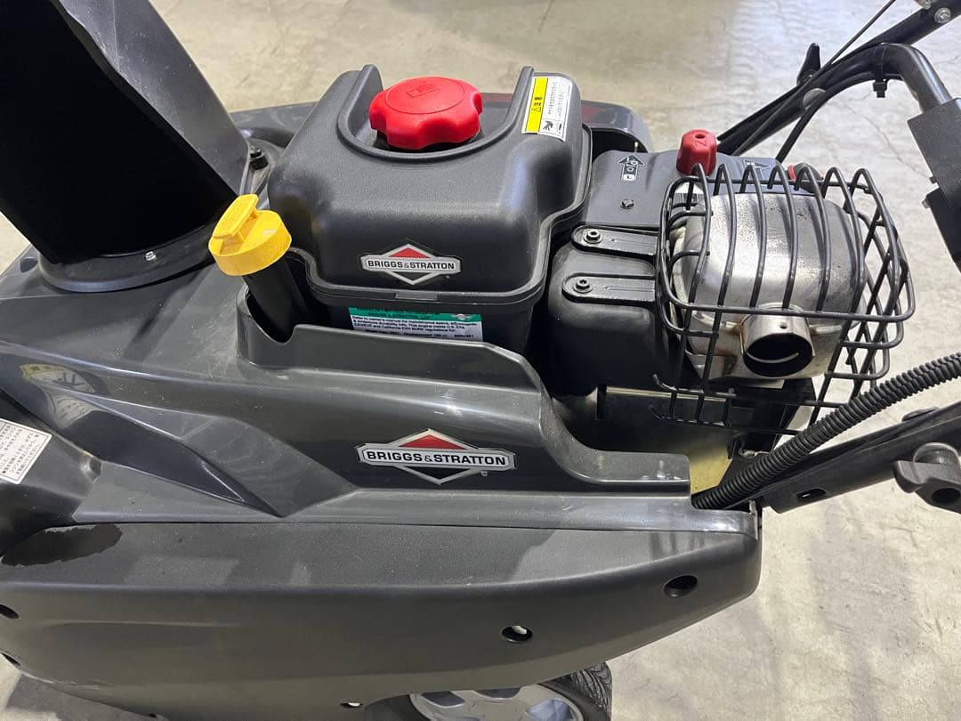 ブリッグス＆ストラットン 1222EE 小型除雪機　ガソリン7.5馬力