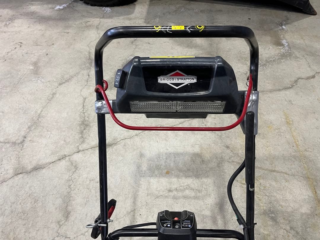 ブリッグス＆ストラットン 1222EE 小型除雪機　ガソリン7.5馬力