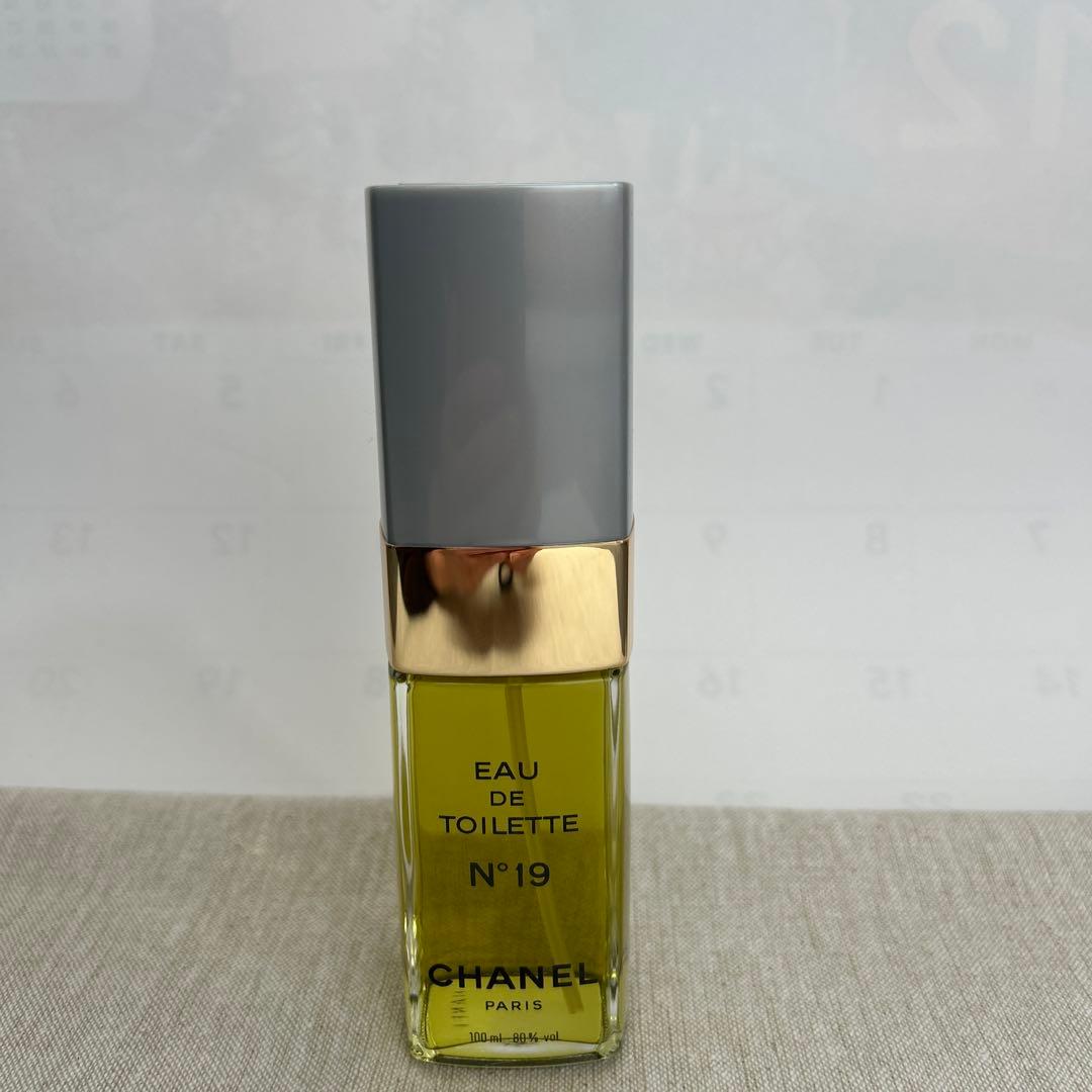 シャネル N°19 オードトワレ 香水 100ml - メルカリ