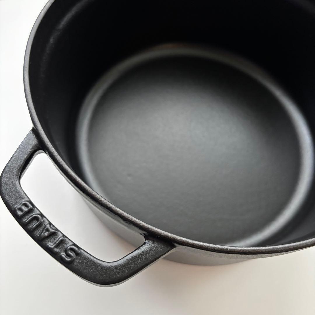 ストウブ　ピコ・ココットラウンド　ブラック　24cm 3.8L 鋳物ホーロー鍋