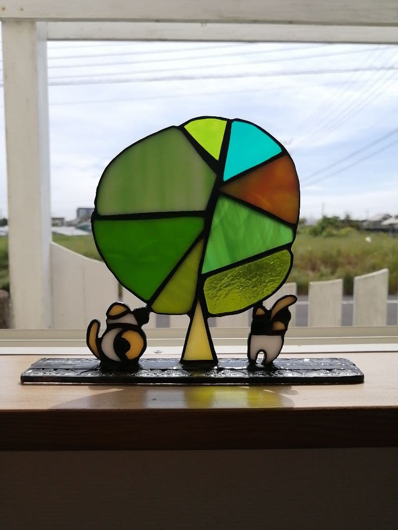 緑の木と三毛猫さん