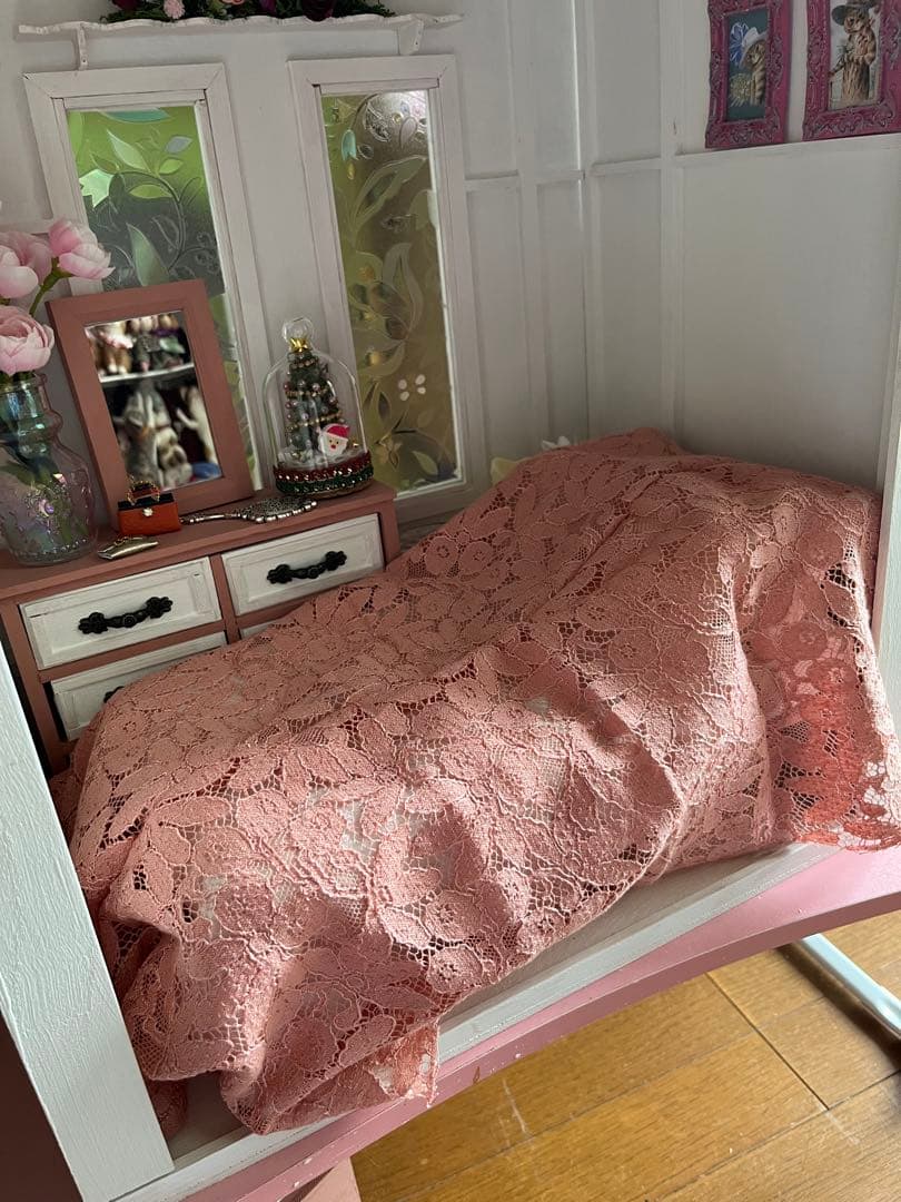 木製　ドールハウス　友達も呼べちゃう　背景にも　ゆずり　ベッド付き