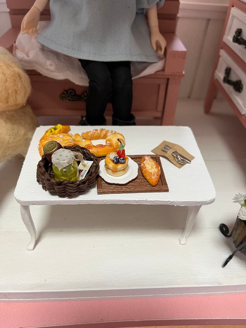 木製　ドールハウス　友達も呼べちゃう　背景にも　ゆずり　ベッド付き