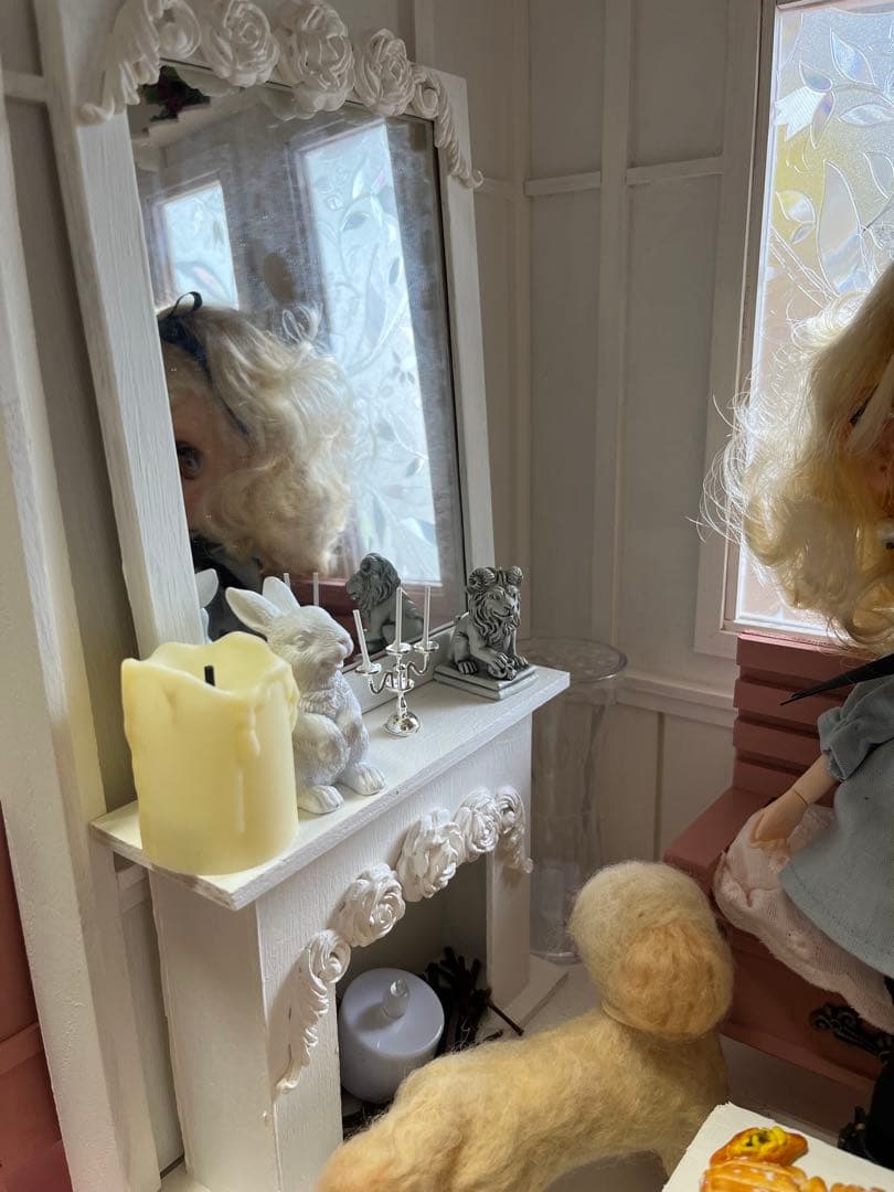 木製　ドールハウス　友達も呼べちゃう　背景にも　ゆずり　ベッド付き