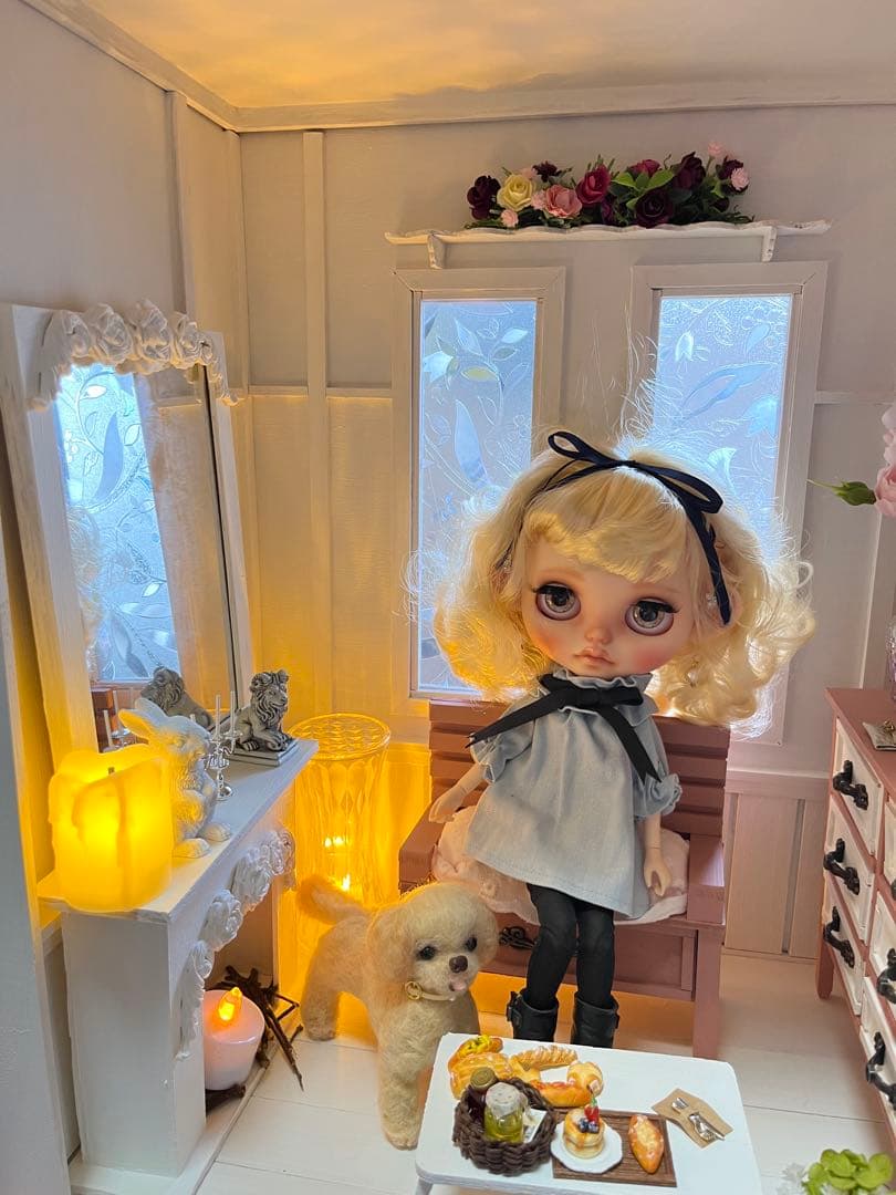 木製　ドールハウス　友達も呼べちゃう　背景にも　ゆずり　ベッド付き