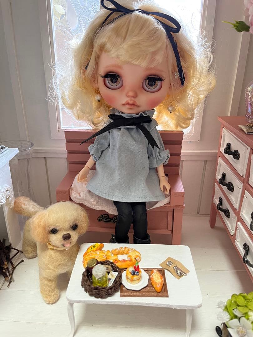 木製　ドールハウス　友達も呼べちゃう　背景にも　ゆずり　ベッド付き