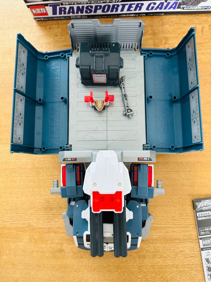 トミカ ハイパーレスキュー トランスポーターガイア サイクロン