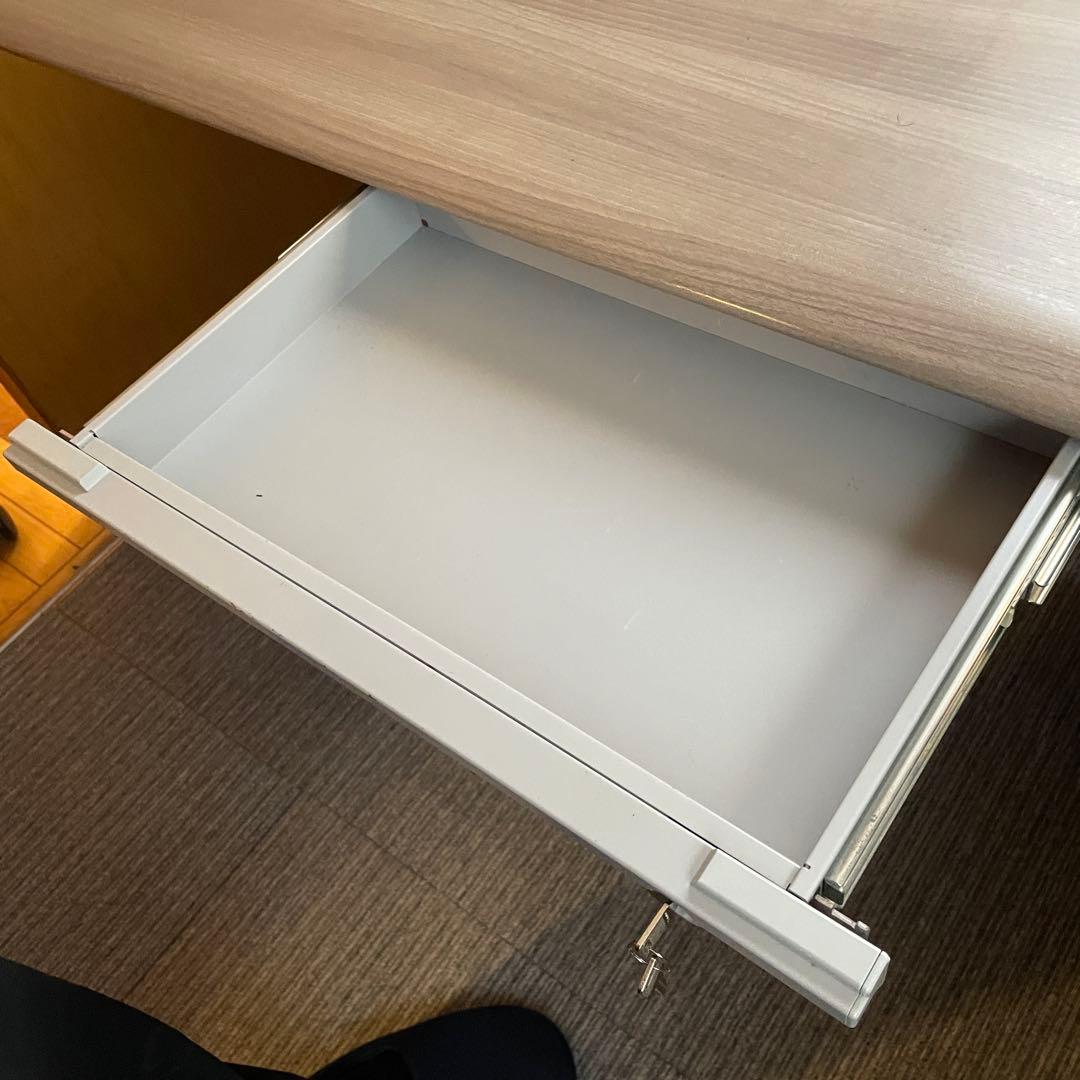 オカムラ 自動昇降デスクSwift 天板幅135×奥行67cm 25万円超