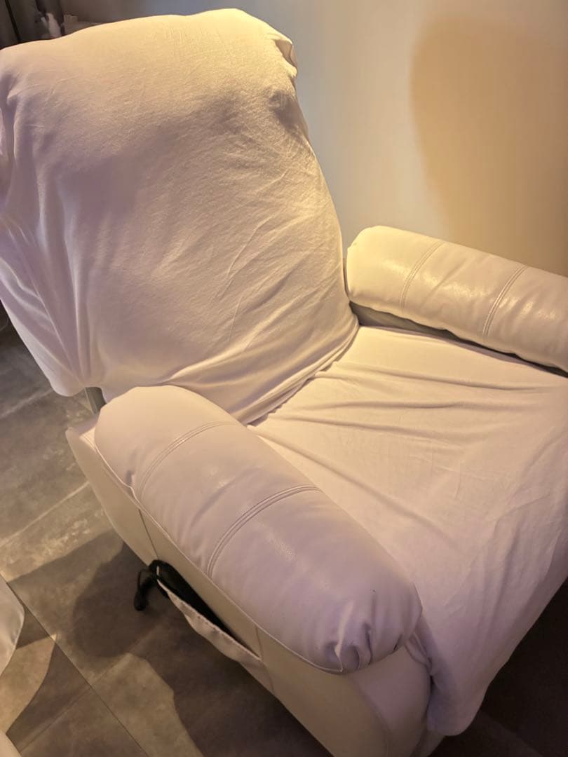 シフォンジュニア　ビューティガレージ　まつ毛眉毛チェア