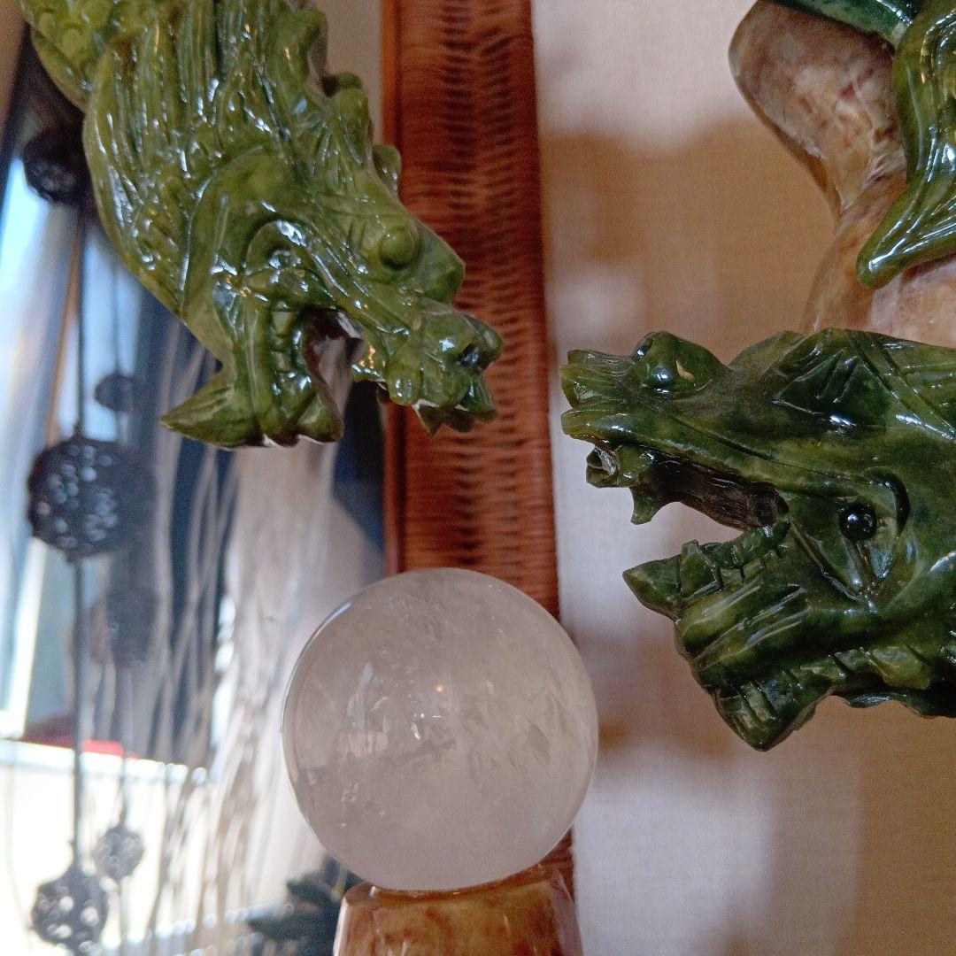 翡翠のドラゴン置物 クリスタルボール付き