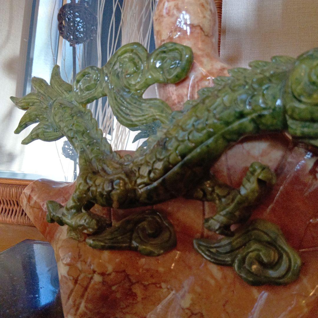 翡翠のドラゴン置物 クリスタルボール付き