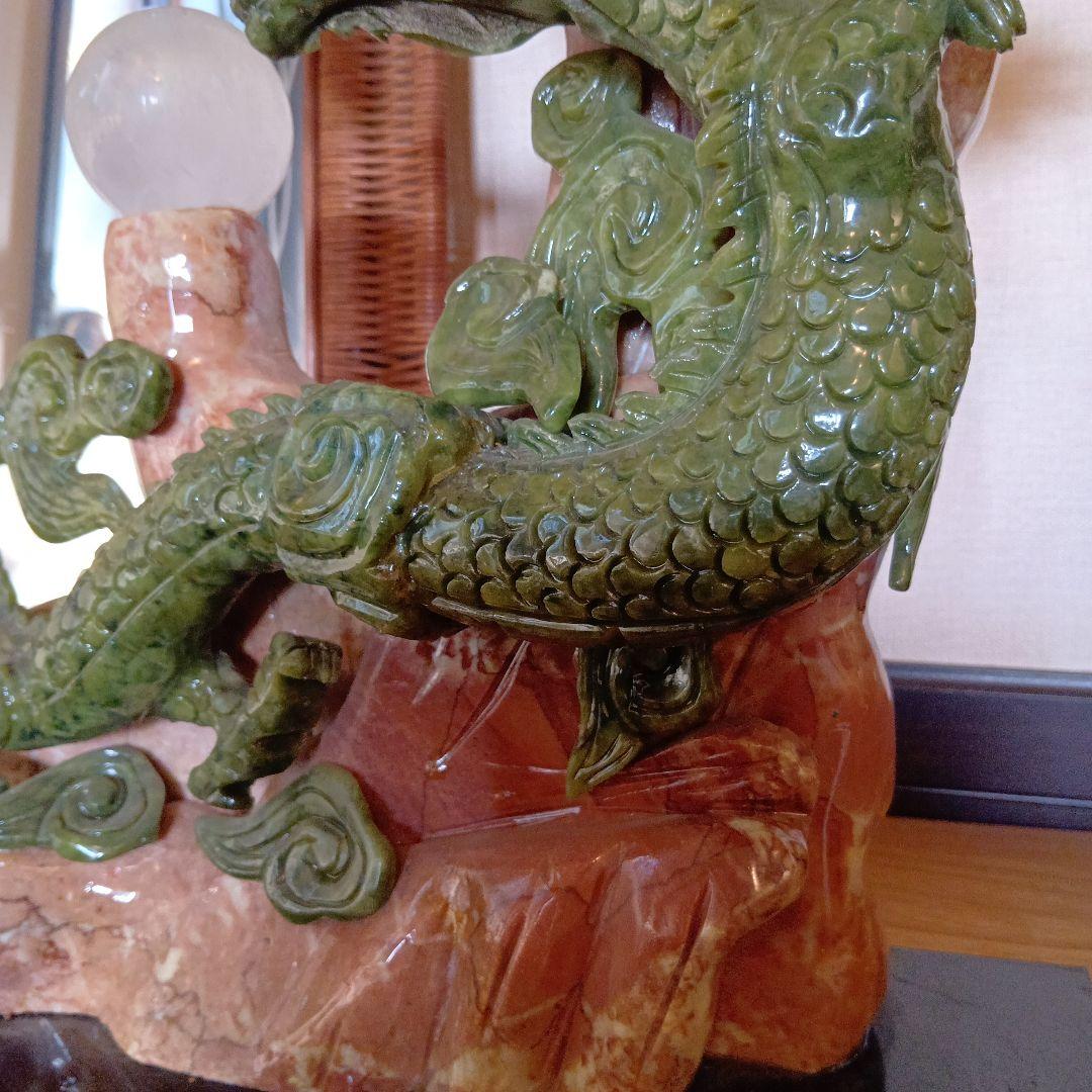翡翠のドラゴン置物 クリスタルボール付き