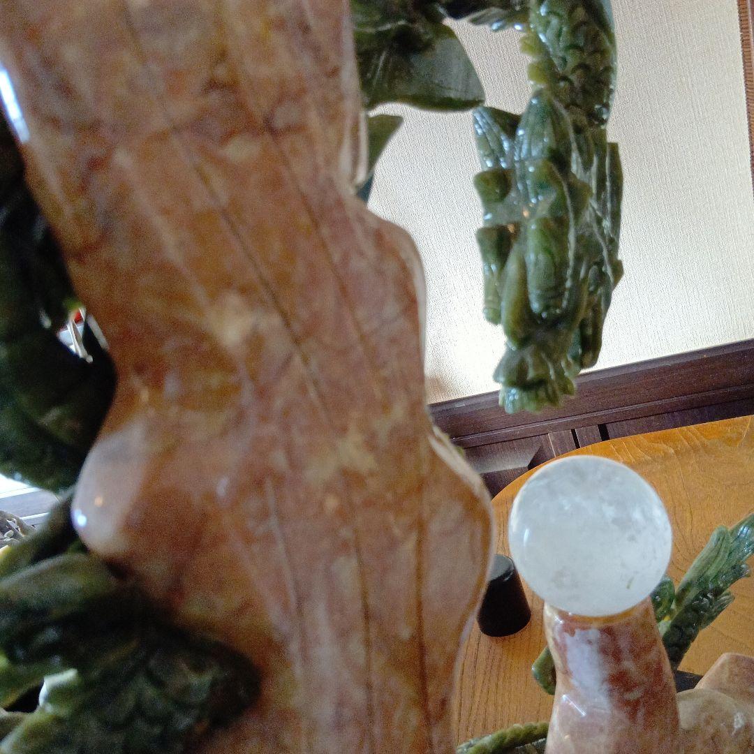 翡翠のドラゴン置物 クリスタルボール付き