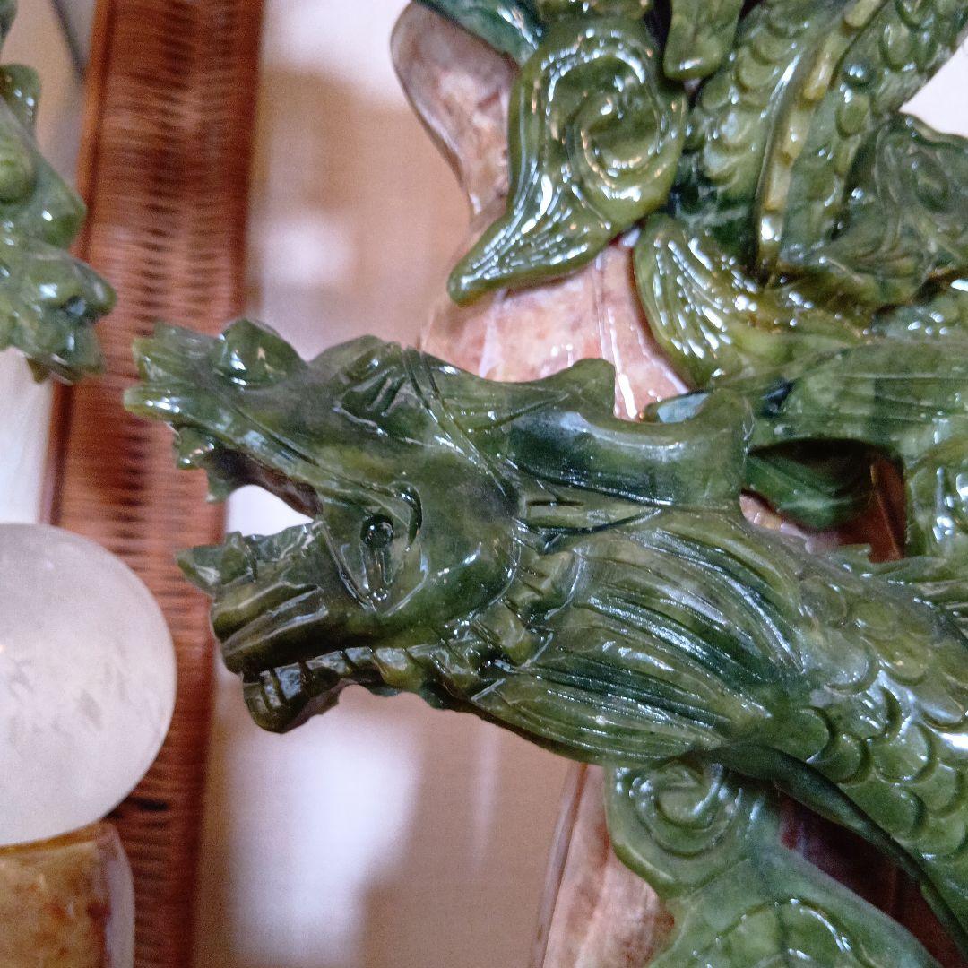 翡翠のドラゴン置物 クリスタルボール付き