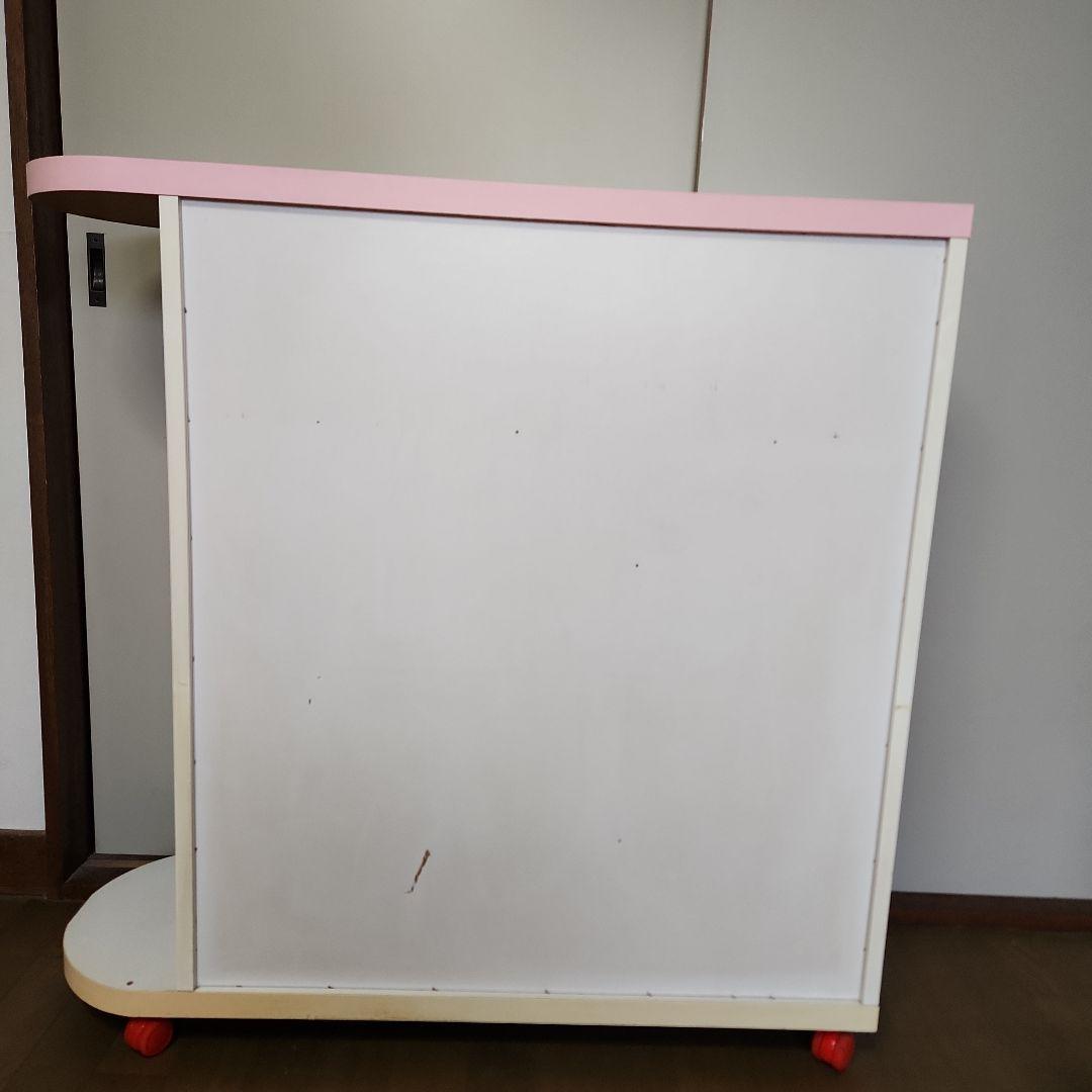 ホワイトとピンクのカウンターワゴン　昭和レトロ