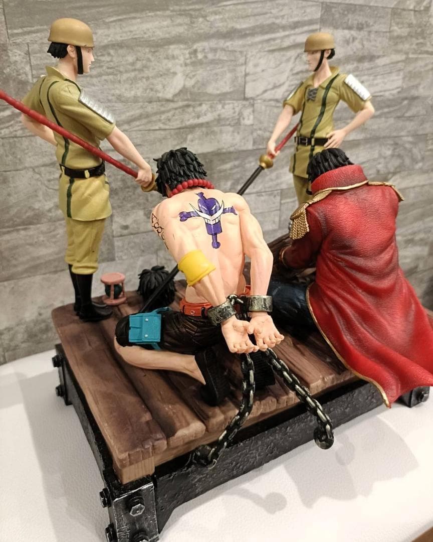 【激稀】ワンピース　ロジャー　エース　処刑台　フルセット