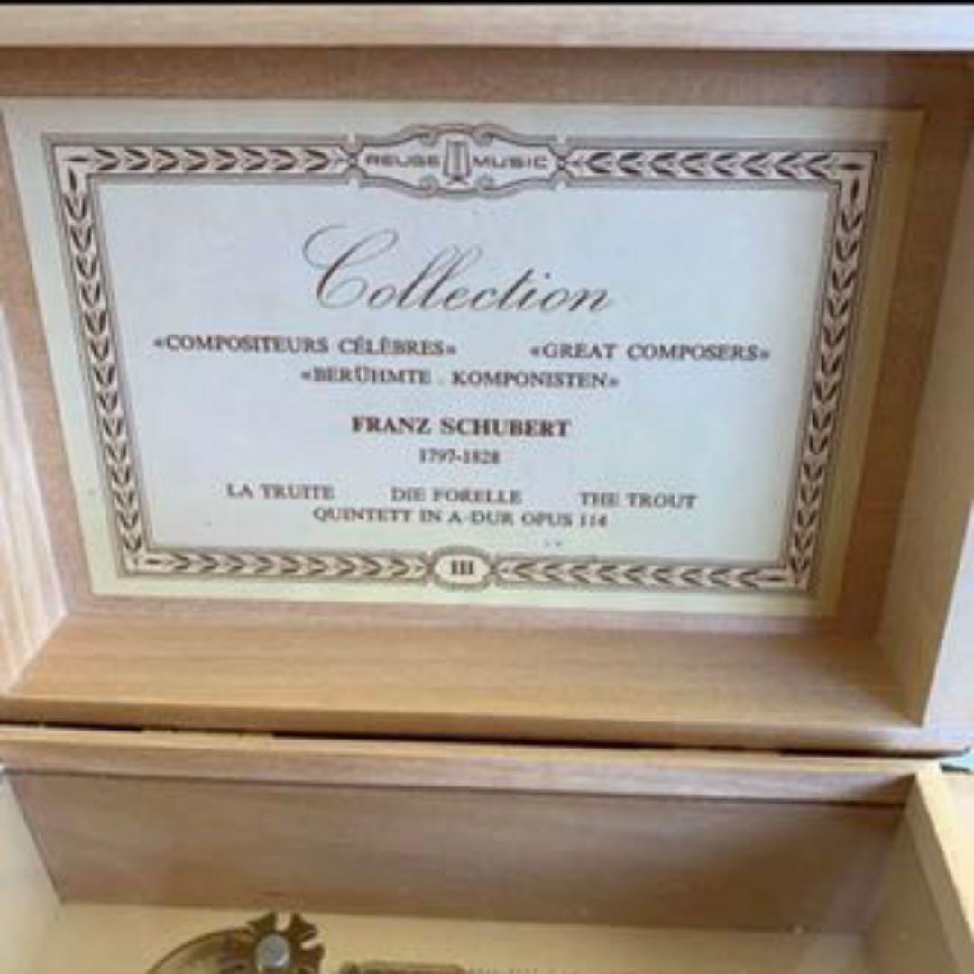 スイス製　リュージュアンテークオルゴール