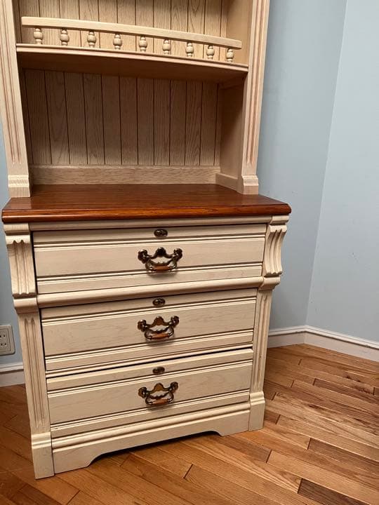 Lexington社の飾り棚、本棚①