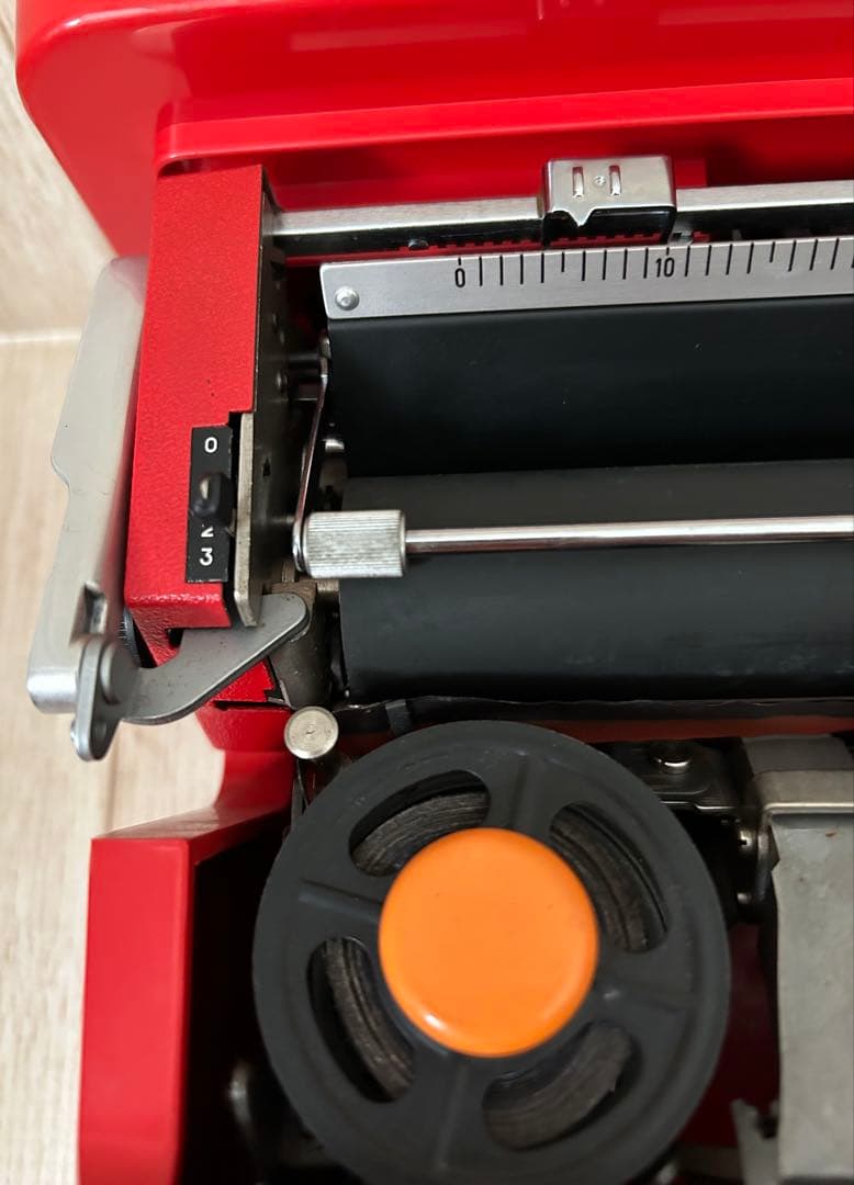 Olivetti Valentine オリベッティ バレンタイン タイプライター