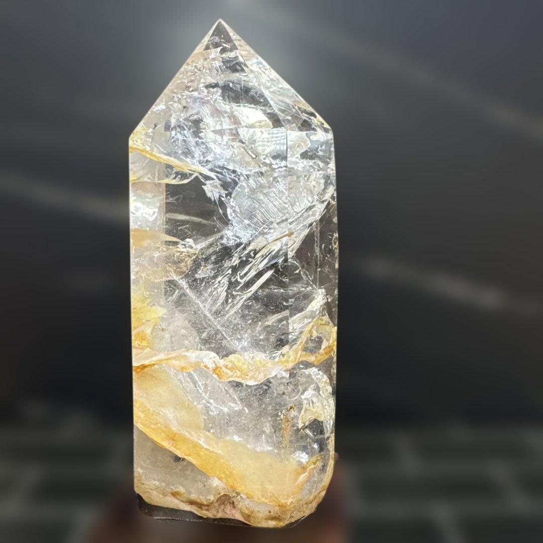 【極上品】水晶ポイント　ライモナイト共生　虹あり