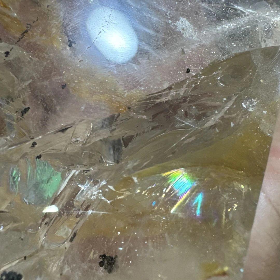 【極上品】水晶ポイント　ライモナイト共生　虹あり