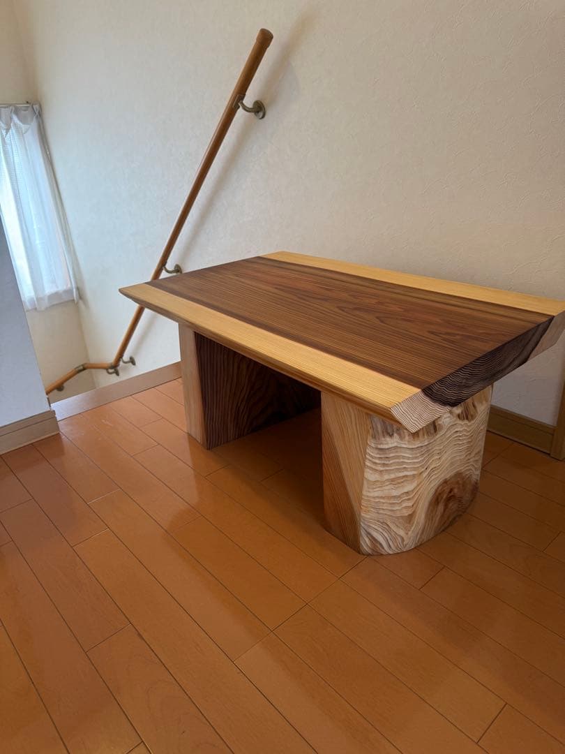 天然杉一枚板最高級杢目のゴツ脚安定テーブル　beeswax塗装仕上げ‼️