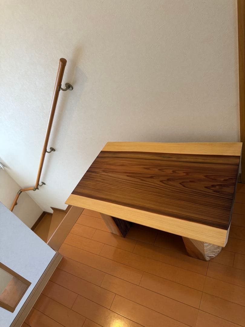 天然杉一枚板最高級杢目のゴツ脚安定テーブル　beeswax塗装仕上げ‼️