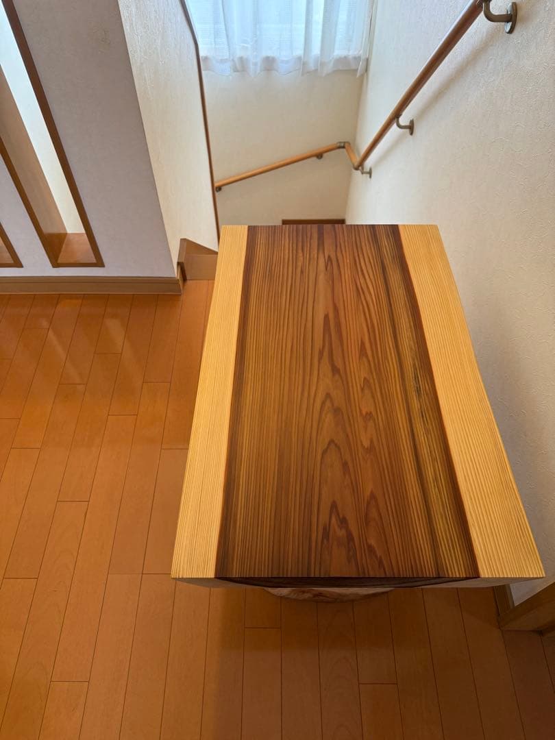 天然杉一枚板最高級杢目のゴツ脚安定テーブル　beeswax塗装仕上げ‼️