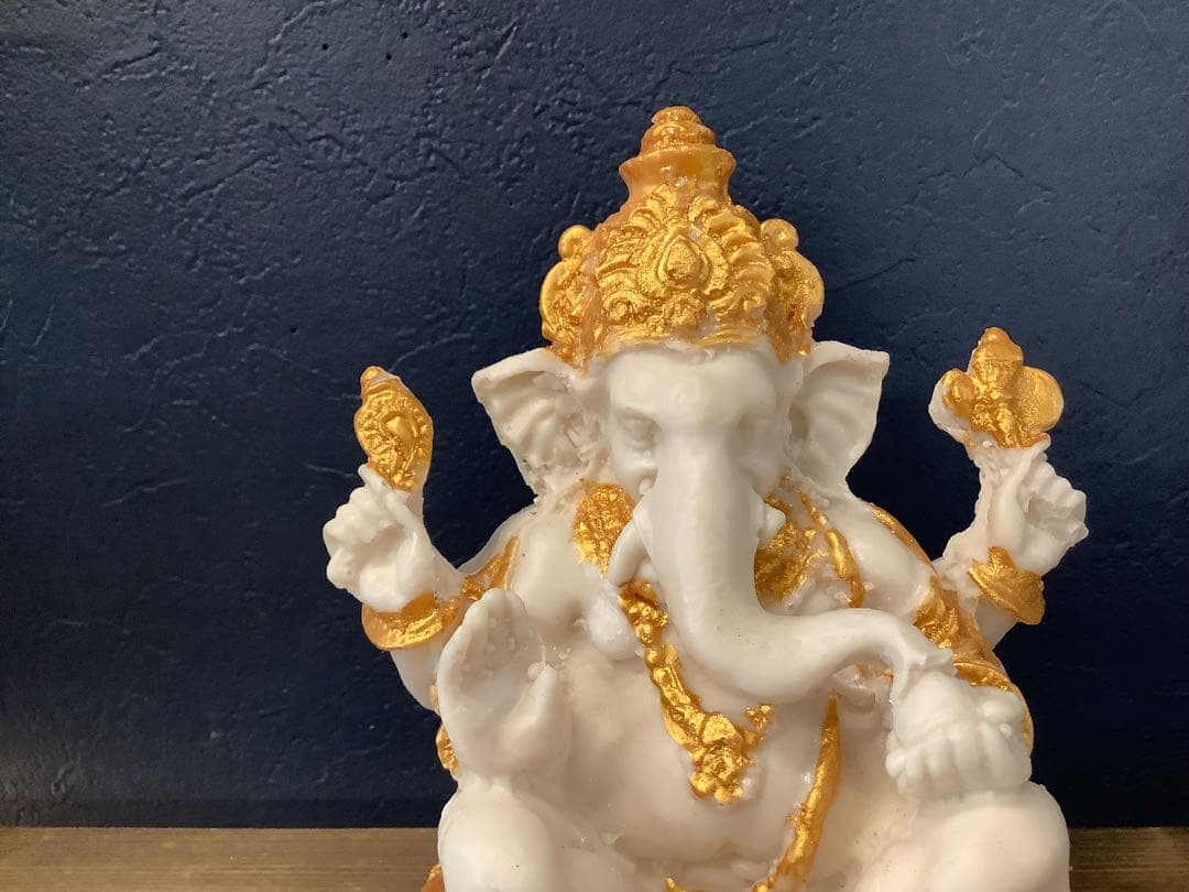 ガネーシャ像 白と金 陶器 約15cm