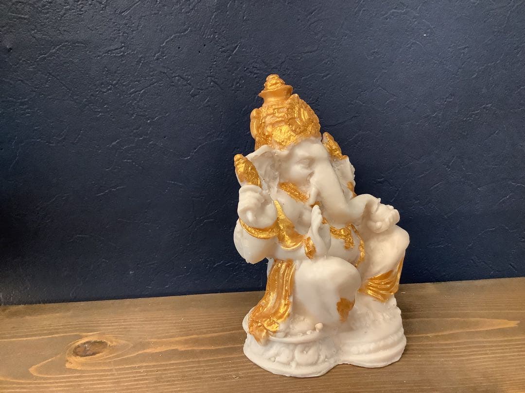 ガネーシャ像 白と金 陶器 約15cm