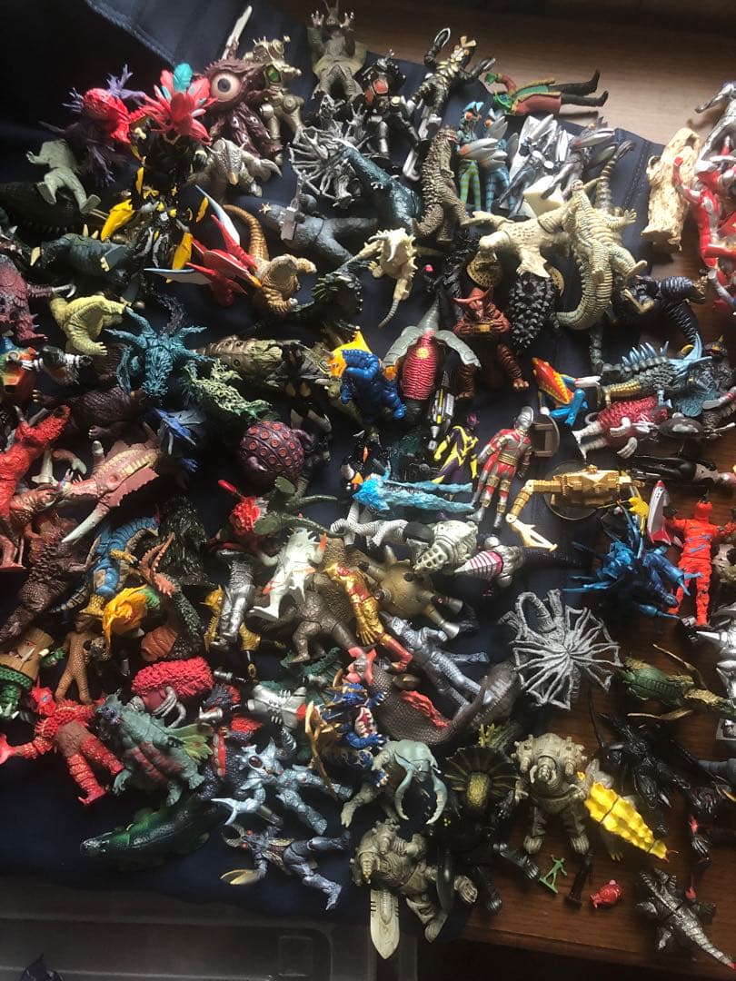 ウルトラマン　怪獣　HGシリーズ　ガシャポン