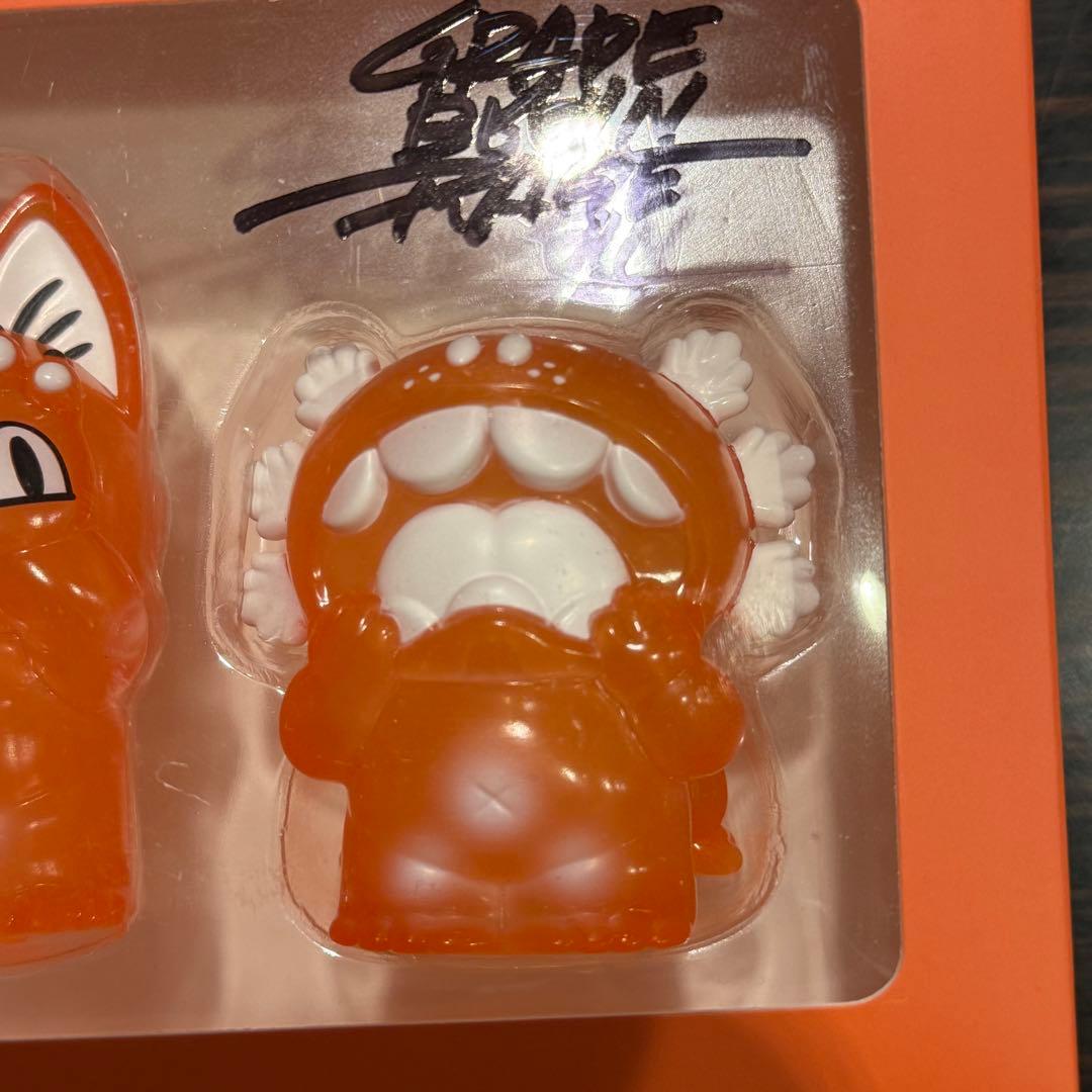 GRAPE BRAIN 22nd 指人形セット にぎるちゃん 直筆サイン - メルカリ