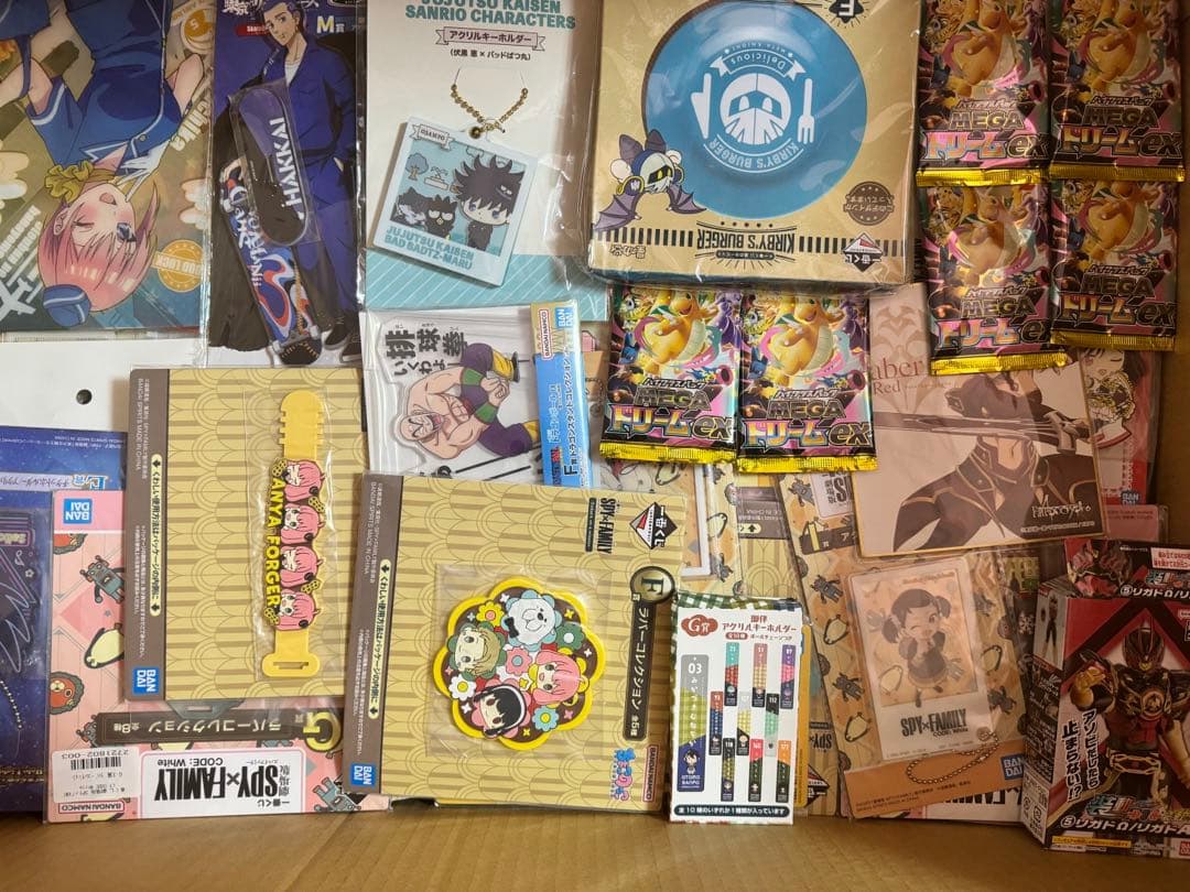 アニメグッズ キャラクターグッズ まとめ売り 超大量 大量 缶バッジ 激安 処分