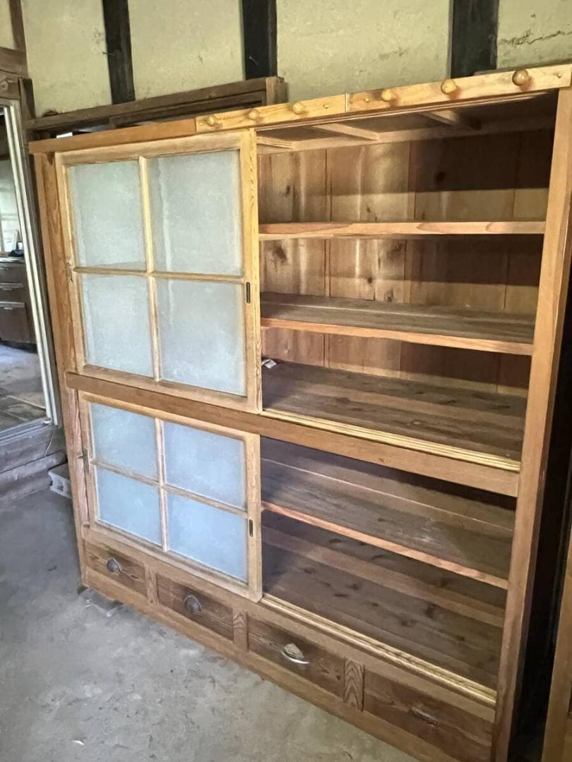 古民家 アンティーク家具 昭和箪笥 収納棚 木製 ガラス戸 カフェ 陶器棚