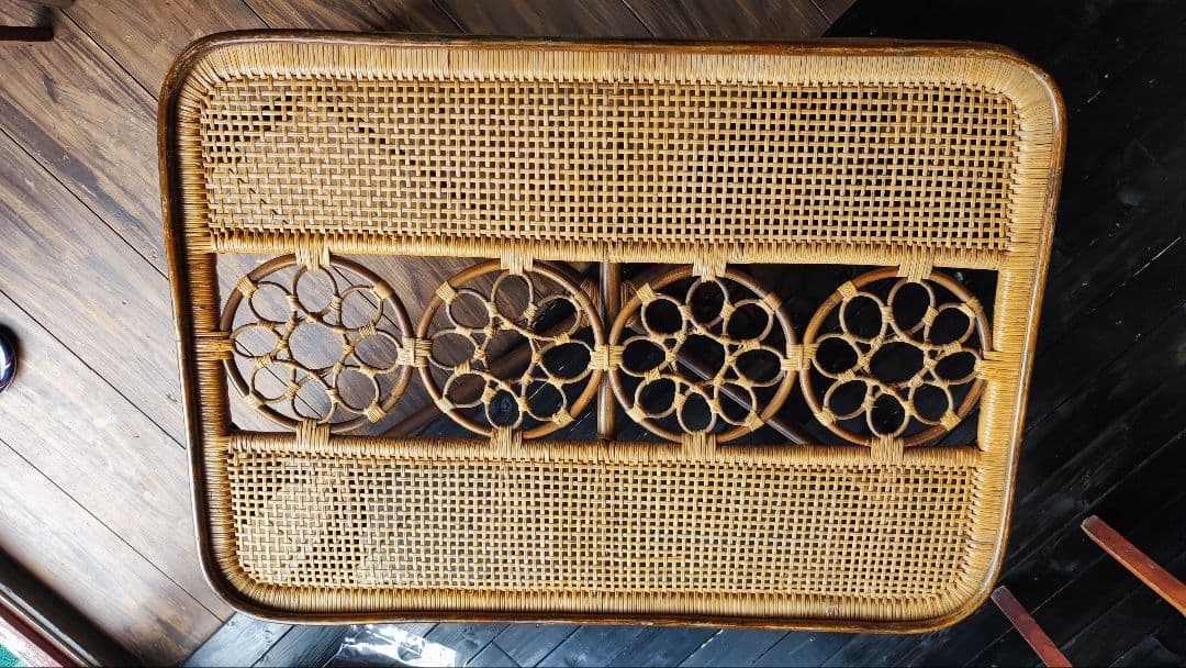 幾何学模様　高級 藤のテーブル　（ガラス無し）　アンティーク