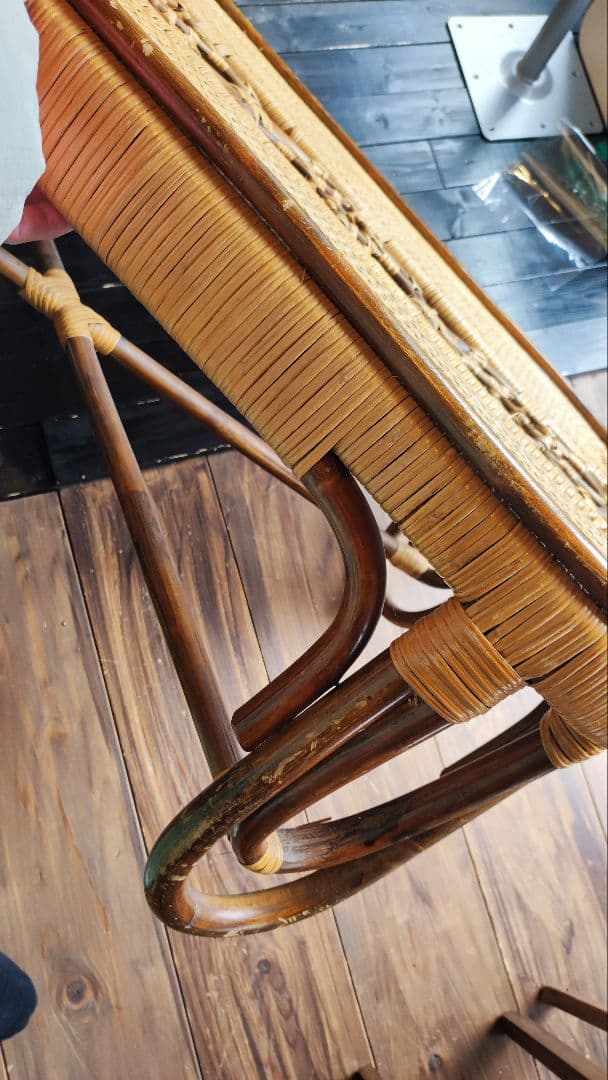 幾何学模様　高級 藤のテーブル　（ガラス無し）　アンティーク