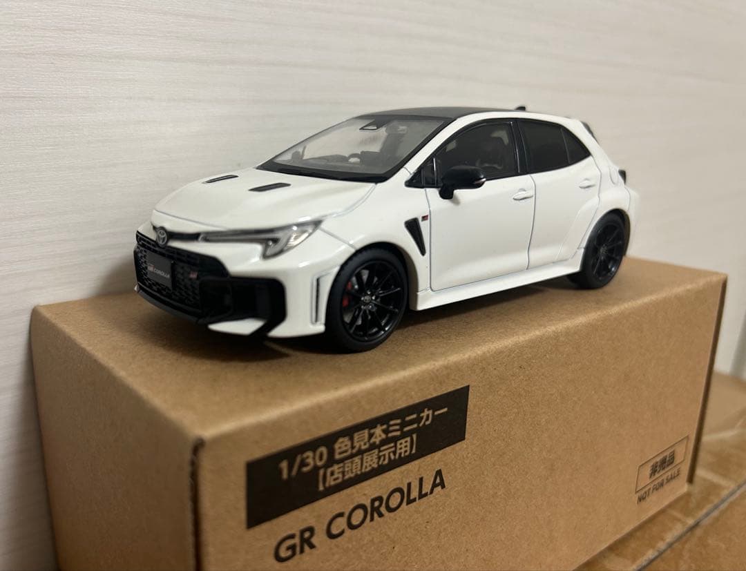 GRカローラ 後期型 1/30 ミニカー スーパーホワイトⅡ 新品・非売品