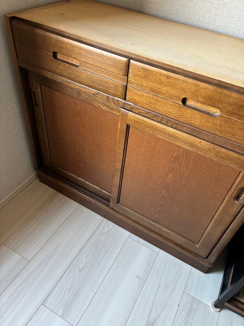 カリモク家具　食器棚　引き戸　karimoku